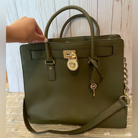 Michael Kors Hamilton Traveler Olive Color with matching wallet - Picture 6 of 14